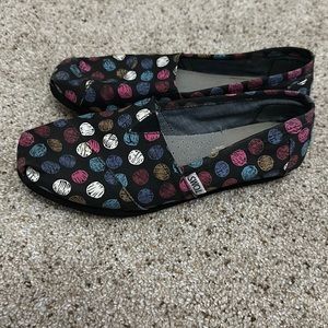 TOMS, size 5.5
